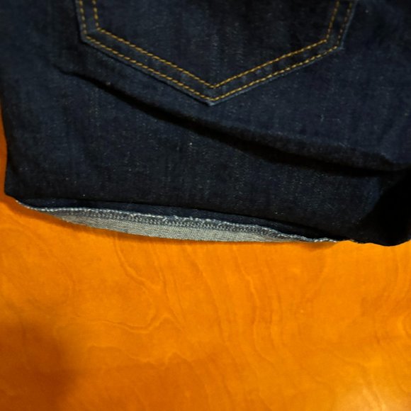 Old Navy Boyfriend Shorts Rolled cuff - Picture 5 of 11